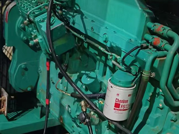 巴宜如何确定新的发电机组控制系统是否与原系统兼容？